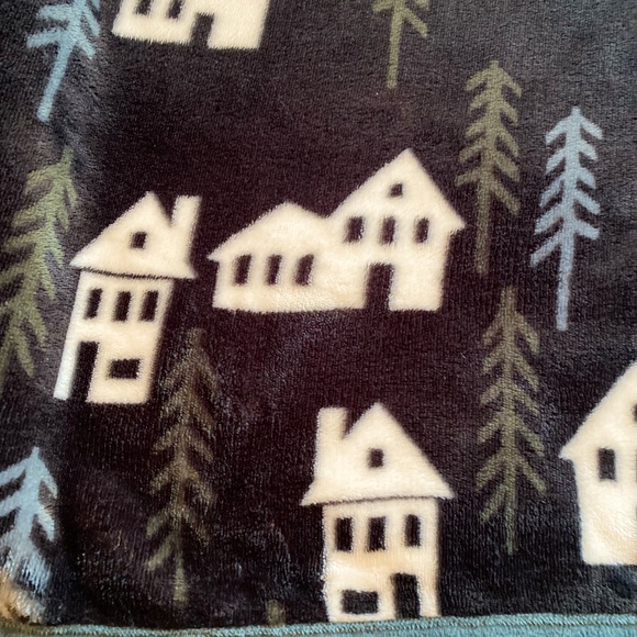 CuddlDuds 50 x 60 fleece throw - Picture 3 of 5